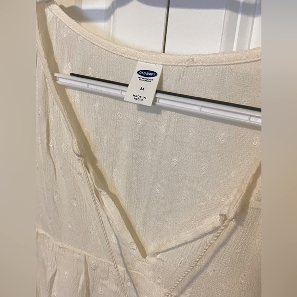 Old Navy ivory clip dot flutter sleeve top - Picture 3 of 7